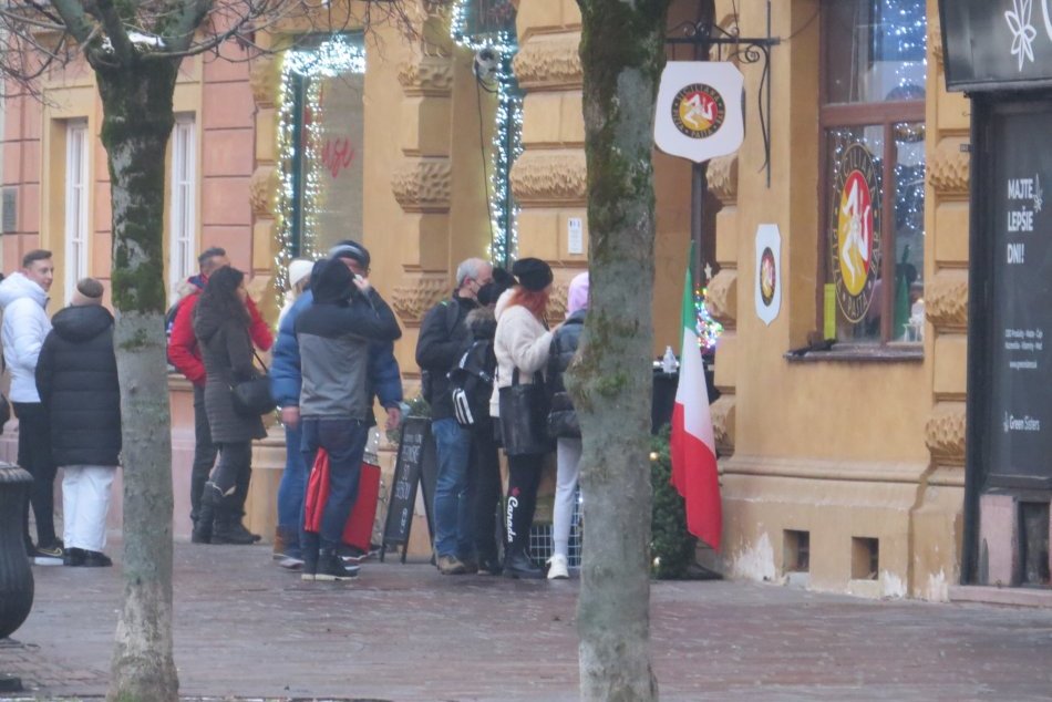Ilustračný obrázok k článku Okienkový predaj a vianočná atmosféra na Hlavnej v Košiciach, FOTO