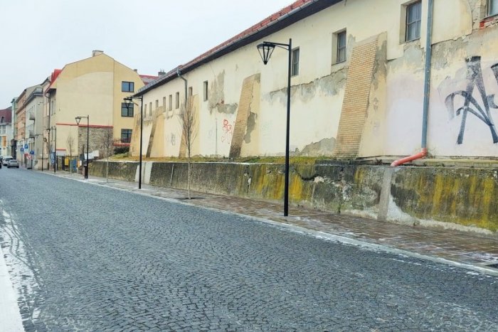 Ilustračný obrázok k článku Prešov má vynovené malé námestie: Okolie však stále nepôsobí dôstojne, FOTO