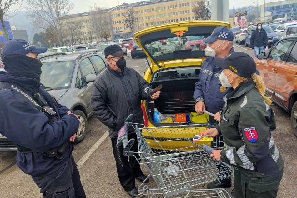 Ilustračný obrázok k článku Na zvolenských parkoviskách zasahovali policajti: Nerozdávali však pokuty, FOTO