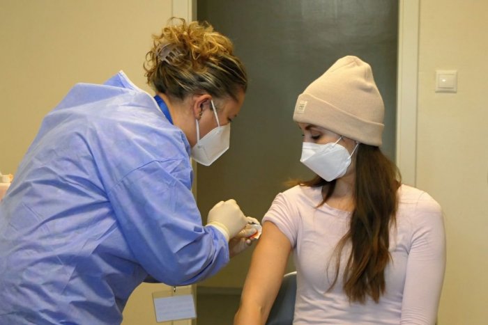 Ilustračný obrázok k článku V Bystrici sa začne očkovať novou vakcínou: KEDY a pre KOHO je určená?