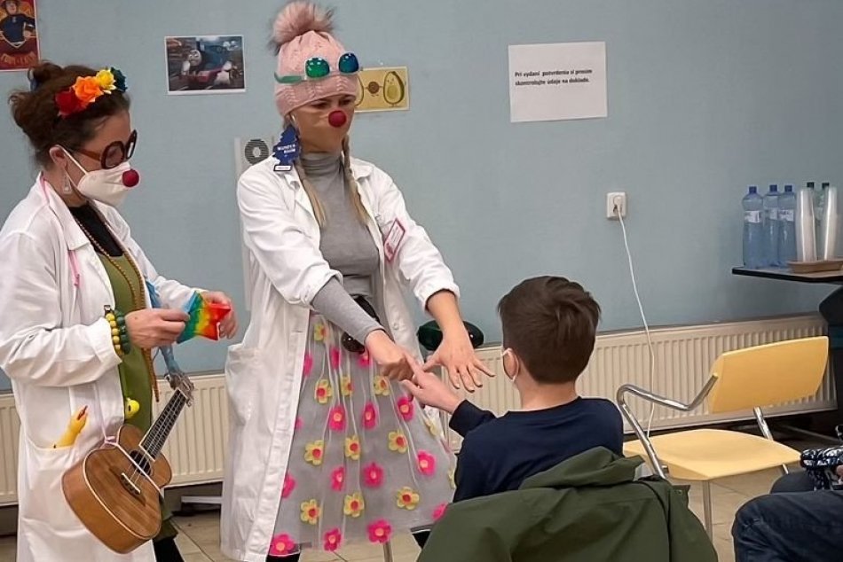 Ilustračný obrázok k článku Vo Zvolene začali s očkovaním detí od 5 rokov: Aby sa nebáli, v akcii boli aj klauni, FOTO