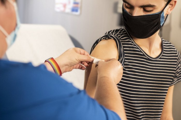 Ilustračný obrázok k článku V Maďarsku už rozbehli očkovanie ŠTVRTOU dávkou! Musí ju schváliť lekár