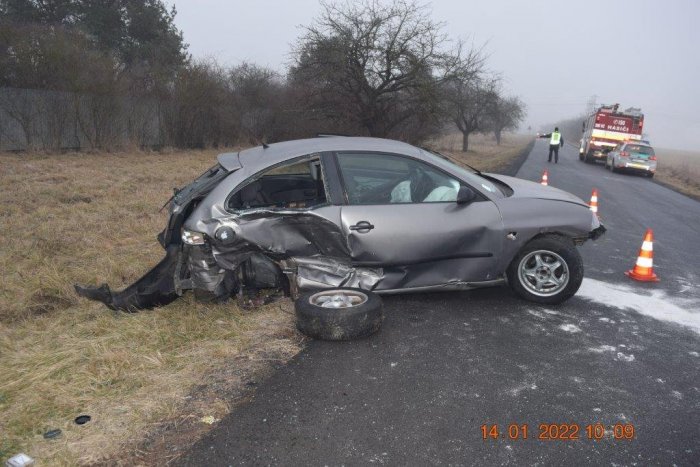 Ilustrační obrázek k článku NEHODA na ľadovej ceste: Vodič po nehode vystúpil z auta, zrazilo ho ďalšie!  FOTO