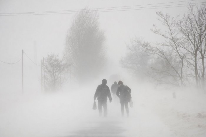 Ilustračný obrázok k článku VAROVANIE pred zmenou počasia: Prichádza MIMORIADNE silný vietor a husté sneženie!