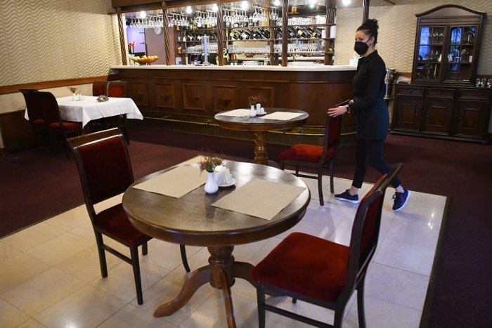 Ilustračný obrázok k článku Od 19. januára sa mení fungovanie reštaurácií a hotelov: Koho do nich vpustia?