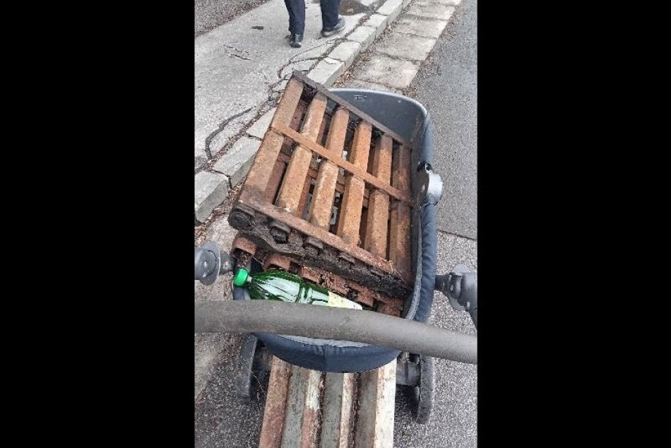 Ilustračný obrázok k článku V Bystrici mizli kryty z kanálov a žľabov: Mestská polícia odhalila vinníka, FOTO