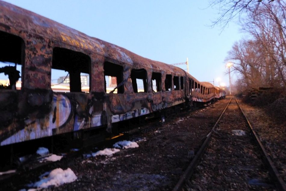 Ilustračný obrázok k článku Požiar na železničnej stanici: Tri vagóny zhoreli na popol, FOTO
