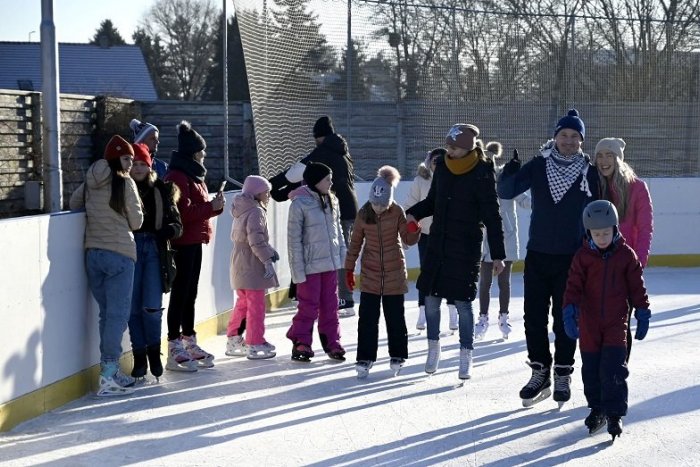 Ilustračný obrázok k článku Hurá na ľad! V Bratislave otvorili KLZISKO, kde sa vybláznia deti aj dospelí