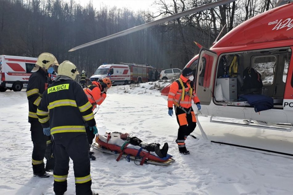Ilustračný obrázok k článku Pri nehode na Gemeri zasahoval vrtuľník: Ťažko zraneného muža previezol do Bystrice, FOTO