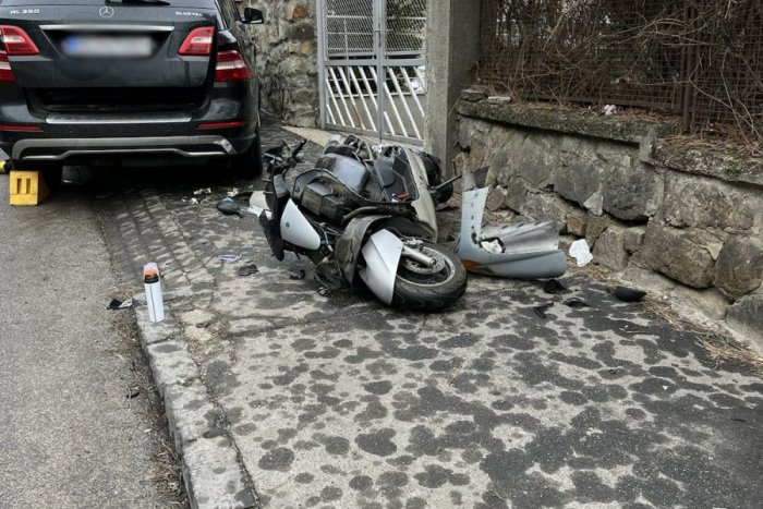 Ilustračný obrázok k článku Smerom na Kolibu došlo k smrteľnej zrážke motocykla s autom, FOTO