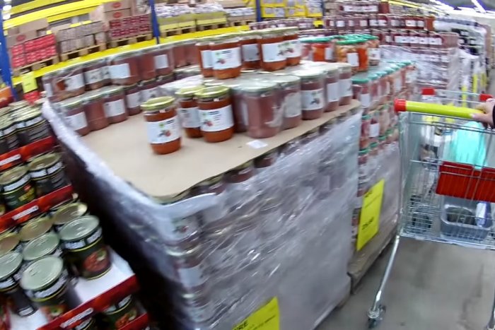 Ilustračný obrázok k článku Extrémne LACNÉ nákupy z paliet: Na Slovensko mieri ruský supermarket, VIDEO
