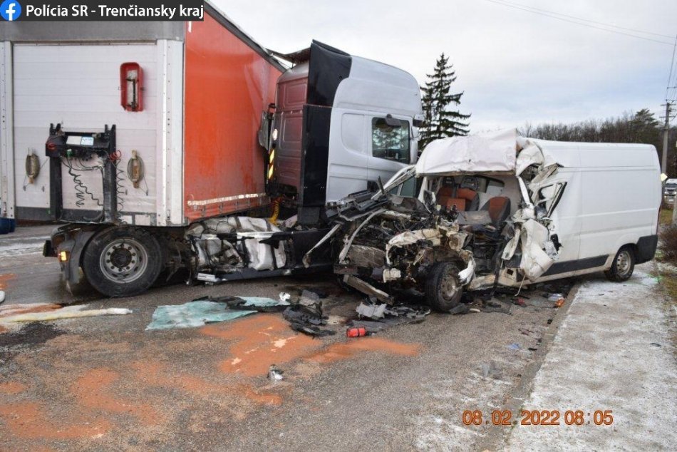 Ilustračný obrázok k článku Polícia opisuje tragédiu v Hrašnom: Vodič ťažkým zraneniam podľahol do 2 hodín