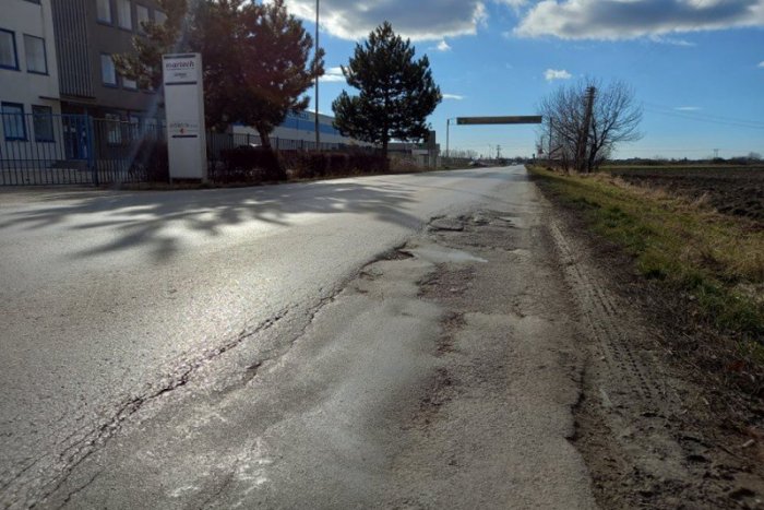 Ilustračný obrázok k článku Kraj opraví kilometre ciest: Rekonštrukcia čaká aj TIETO úseky v okrese Šaľa