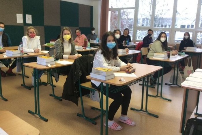 Ilustračný obrázok k článku Popradskí bilingvalisti už začali s maturitou: Tento týždeň z nemeckých predmetov