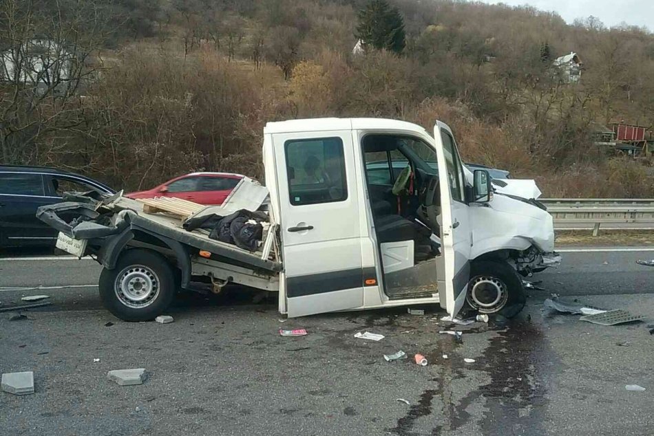 Ilustračný obrázok k článku Šialený deň na D1 pri Trenčíne: Došlo k ďalšej nehode, zranili sa 4 ľudia!