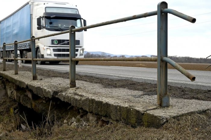 Ilustračný obrázok k článku Košický kraj chce vážiť kamióny. Zakúpené váhy používať nemôže, hľadá nové riešenie