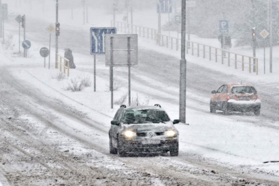 Ilustračný obrázok k článku Viaceré okresy Banskobystrického kraja čelia VÝSTRAHE: Napadnúť môže do 15 cm snehu