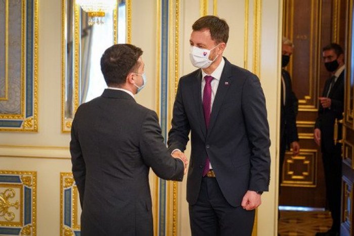 Ilustračný obrázok k článku Premiér Heger telefonoval s prezidentom Zelenským: Ukrajine vyjadril podporu a nielen to