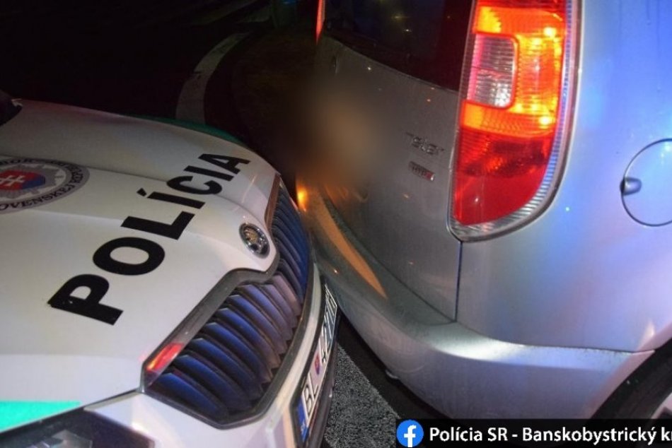 Ilustračný obrázok k článku KURIÓZNA udalosť v Banskobystrickom kraji: Opitý vodič nacúval rovno do policajného auta, FOTO