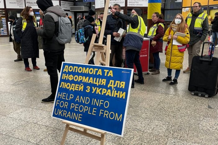 Ilustračný obrázok k článku Bod prvého kontaktu pre Ukrajincov na hlavnej stanici KONČÍ. Pomohol 37-tisíc utečencom