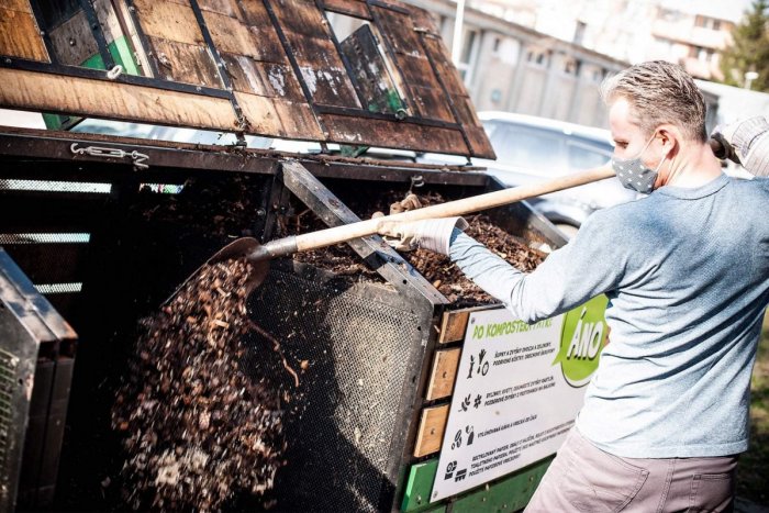 Ilustračný obrázok k článku Pokračuje výdaj kompostérov pre rodinné domy: Ročne vedia Nitre ušetriť 70-tisíc eur
