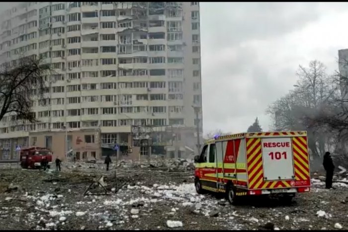 Ilustračný obrázok k článku Desiatky ďalších mŕtvych CIVILISTOV: Ruský nálet v Černihive zasiahol obytnú časť