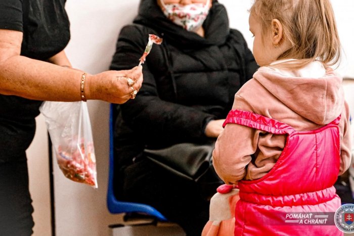 Ilustračný obrázok k článku Dojímavé gesto upratovačky z Nitry: Ukrajincom priniesla sladkosti aj obložené rožky