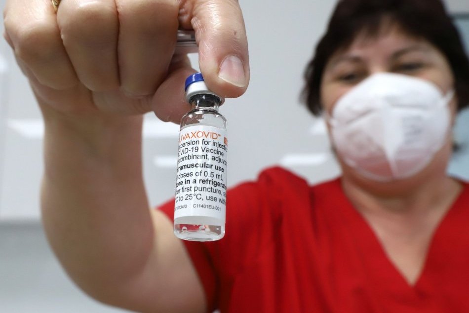 Ilustračný obrázok k článku Vo Fakultnej nemocnici Trenčín začali pichať vakcínu Nuvaxovid: ČASY očkovania