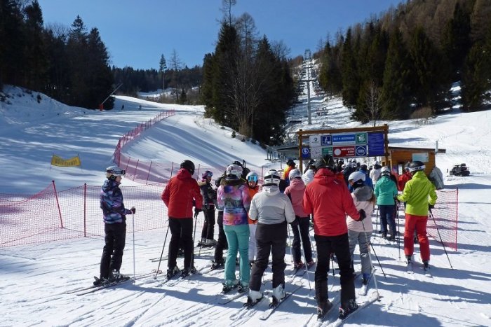 Ilustračný obrázok k článku Prázdninovú lyžovačku si po roku užili lyžiari aj v Bachledovej doline, FOTO