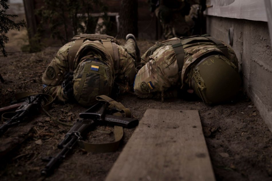Ilustračný obrázok k článku Ďalšie ZVERSTVO ruských vojakov?  Ukrajinského fotografa so sprievodcom chladnokrvne POPRAVILI