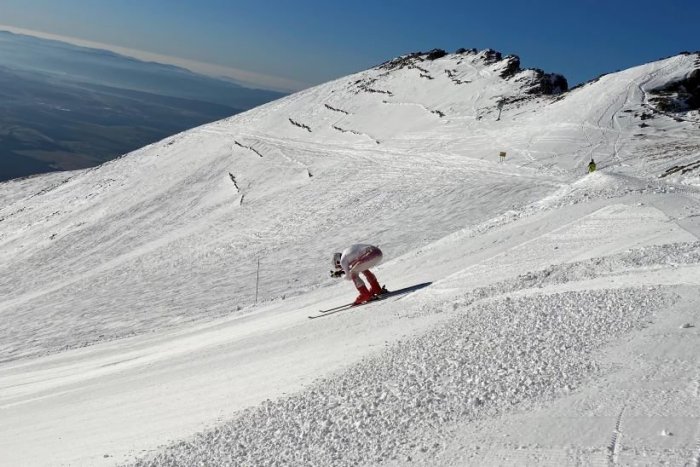 Ilustračný obrázok k článku Nový rekord v Lomnickom sedle: Michal Bekeš sa rútil na lyžiach OBROVSKOU rýchlosťou
