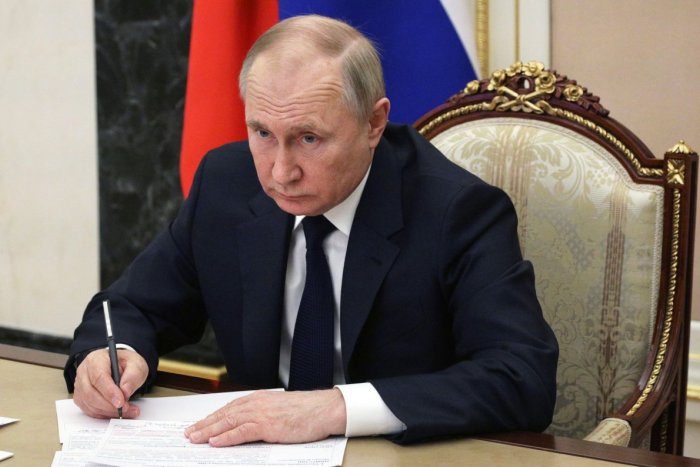 Ilustračný obrázok k článku ŠOKUJÚCA správa tajných agentov: Za Putinovu OPUCHNUTÚ tvár môže rakovina a steroidy! FOTO