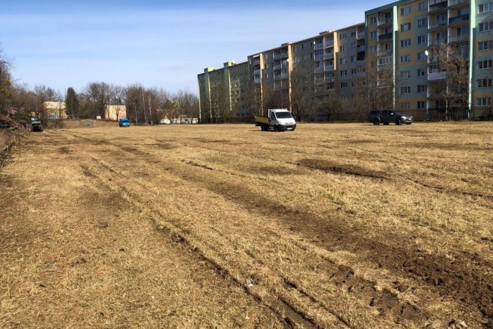 Ilustračný obrázok k článku Obyvatelia Terasy sa môžu tešiť. Zo zanedbaného ihriska bude verejné športovisko