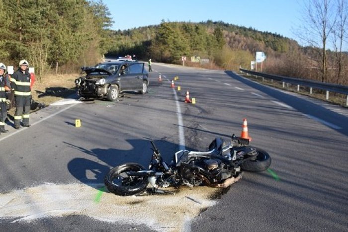 Ilustračný obrázok k článku Čelná zrážka blízko Považskej Bystrice: Motorkár utrpel ťažké zranenie