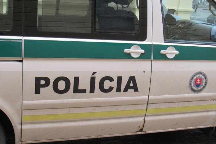 Ilustračný obrázok k článku Dráma pri Levoči: Útočník v obci rozbíjal auto BASEBALLOVOU palicou a vyhrážal sa zabitím