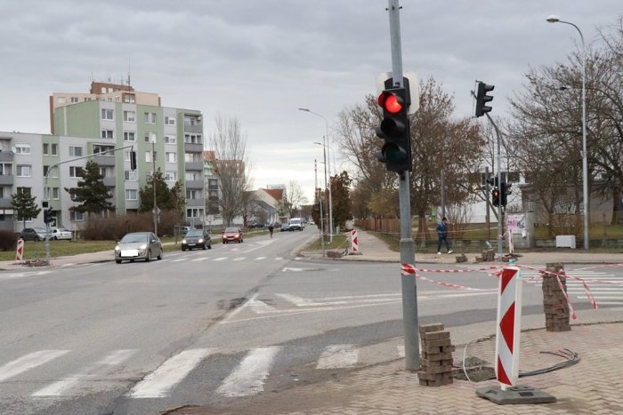 Ilustračný obrázok k článku Mesto upozorňuje všetkých vodičov: Cez zmodernizované semafory NEJAZDITE spamäti!