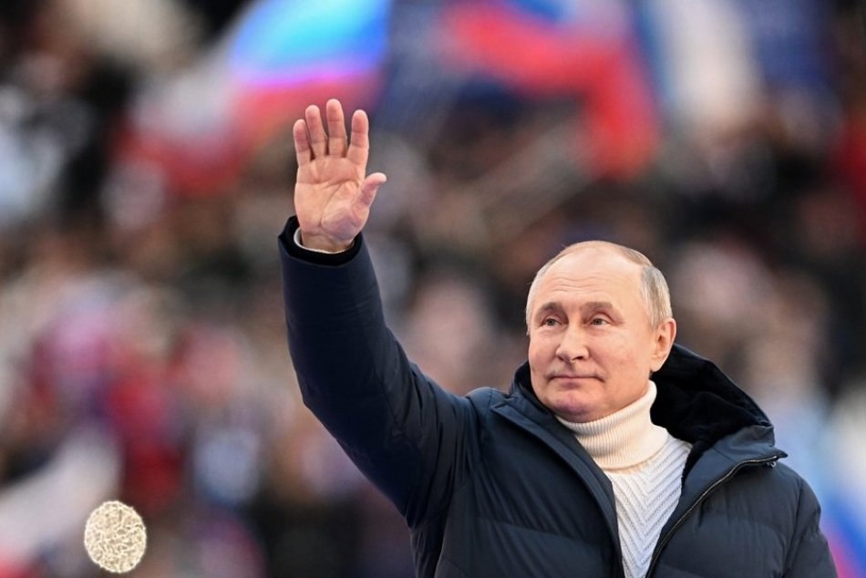 Ilustračný obrázok k článku Platy Rusov idú strmhlav dole, Putin nešetrí: Ukázal sa v bunde za 12-TISÍC EUR! FOTO
