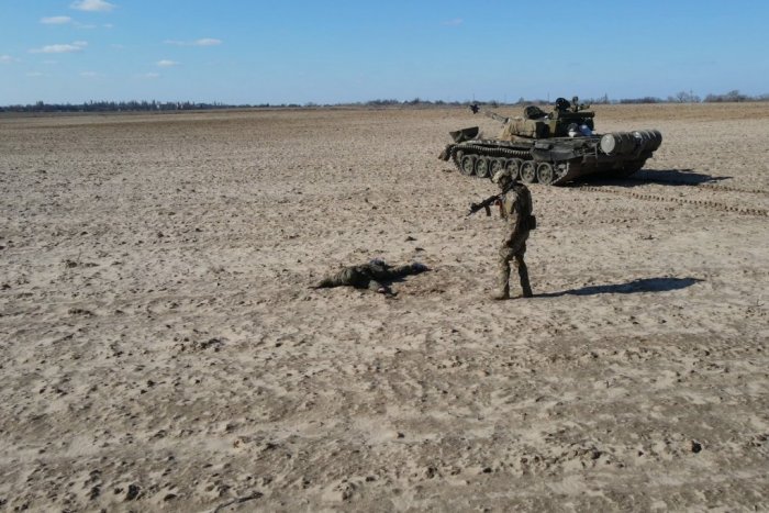 Ilustračný obrázok k článku Ukrajincom zavolal hladný ruský prebehlík: Som sám a bez jedla, mám pre vás tank