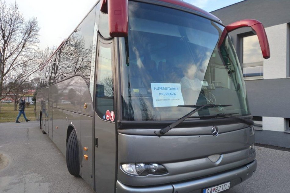 Ilustračný obrázok k článku Šaľa vyslala na Ukrajinu OBROVSKÝ balík pomoci: Zaplnili celý autobus, FOTO