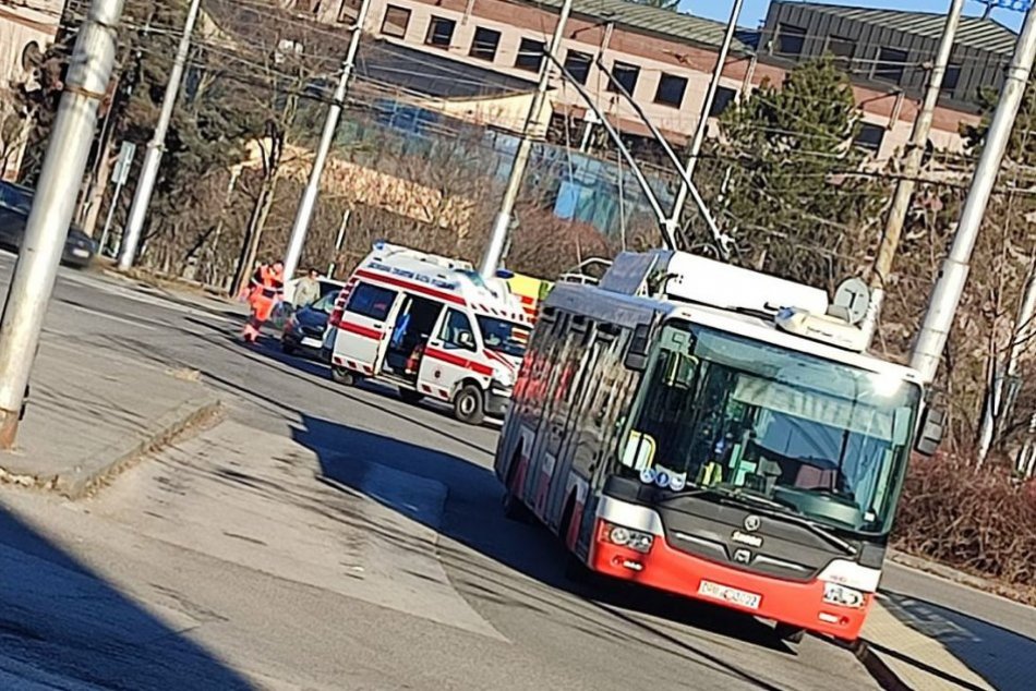 Ilustračný obrázok k článku Prvé INFO o nehode v Bystrici: Na mieste sú zranené osoby, FOTO