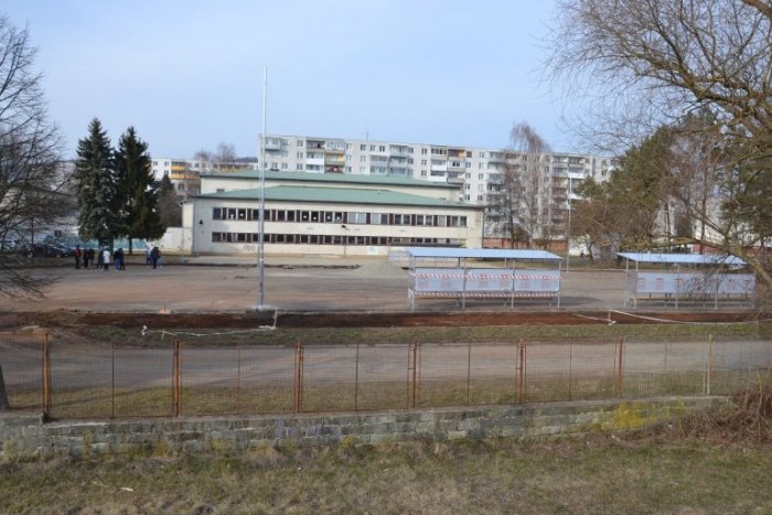 Ilustračný obrázok k článku Obnova areálu na Laboreckej napreduje. Poslúži viacerým športom