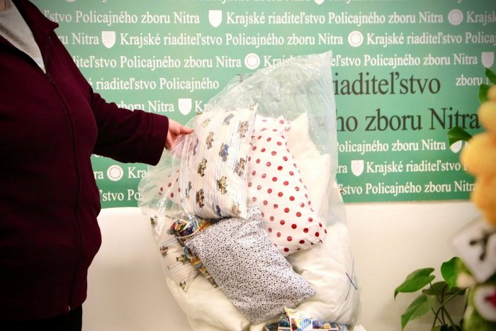 Ilustračný obrázok k článku Krásne gesto pani Zuzany z Nitry: Deťom z Ukrajiny ušila doma vankúšiky