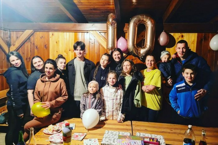 Ilustračný obrázok k článku Krásne gesto Tomiho Kida: Dievčatku z Ukrajiny vystrojil oslavu 10. narodenín