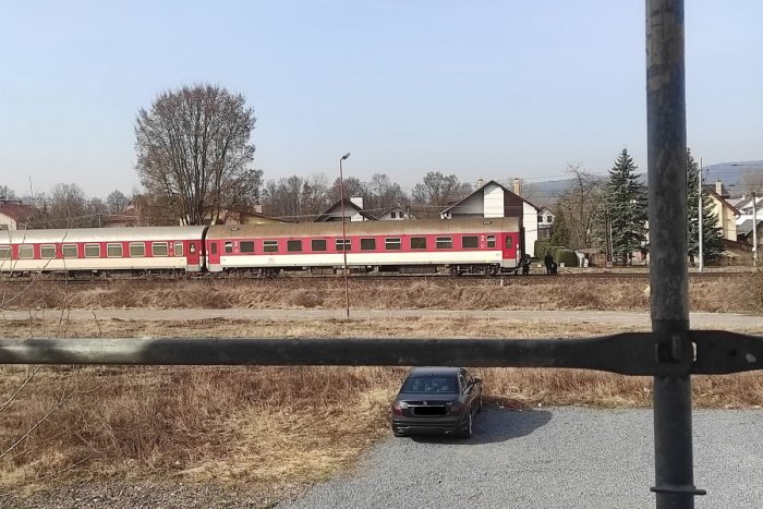 Ilustračný obrázok k článku TRAGÉDIA na železnici: Vlak v Bystrickom okrese zrazil osobu, náraz neprežila, FOTO