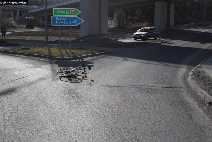 Ilustračný obrázok k článku Nehoda na kruhovom objazde v Prešove: Vodič auta zrazil cyklistu a z miesta odišiel