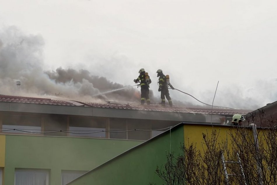 Ilustračný obrázok k článku Požiar zachvátil domov dôchodcov v Spišskej Novej Vsi: Hasiči i záchranári v akcii