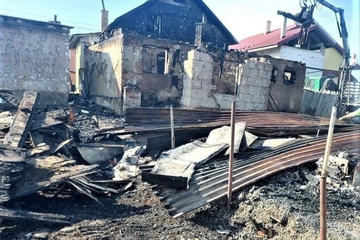 Ilustračný obrázok k článku Hrozné následky požiaru trávy: Sedem rodín prišlo o strechu nad hlavou