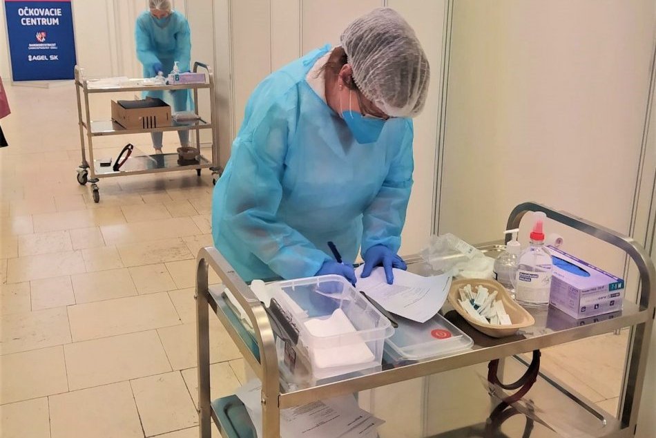 Ilustračný obrázok k článku Zvolenská nemocnica sa stále vyrovnáva s covidom: Radikálna ZMENA sa dotkla očkovania