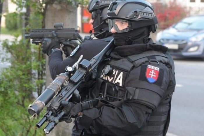 Ilustračný obrázok k článku Zásah na západnom Slovensku: Policajti zadržali bývalého vyšetrovateľa NAKA