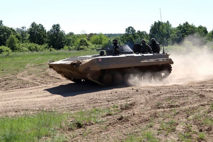 Ilustračný obrázok k článku Vojenská POMOC Ukrajine od Česka: Poslali im niekoľko TANKOV a bojových vozidiel